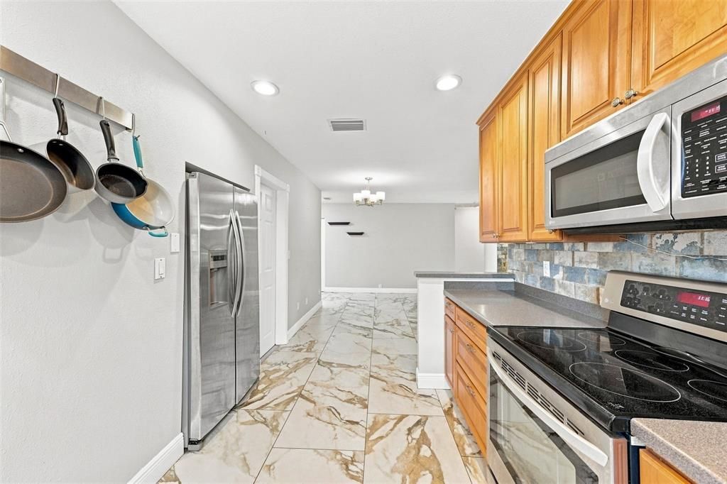 En Venta: $569,900 (4 camas, 2 baños, 1968 Pies cuadrados)