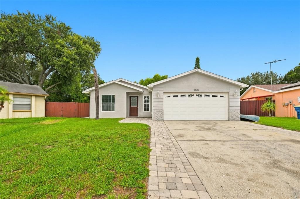 En Venta: $569,900 (4 camas, 2 baños, 1968 Pies cuadrados)