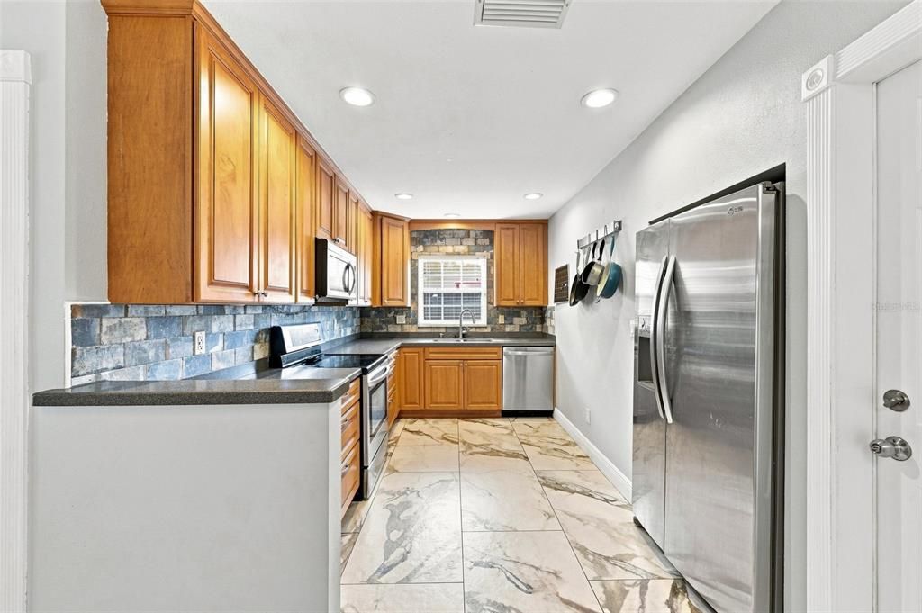 En Venta: $569,900 (4 camas, 2 baños, 1968 Pies cuadrados)