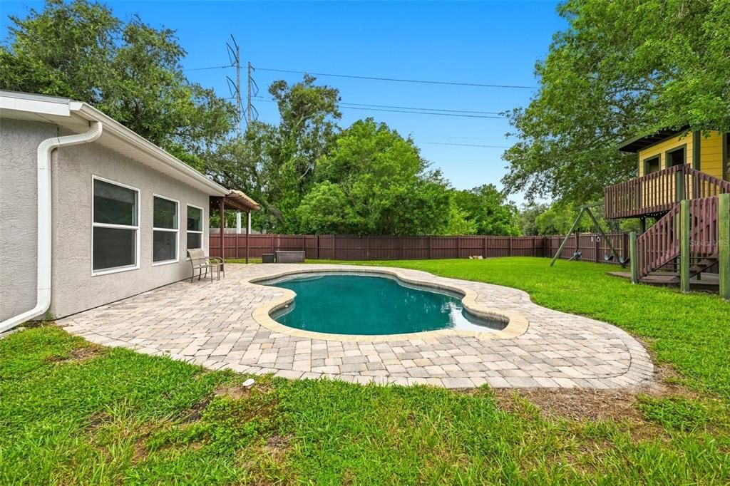 En Venta: $569,900 (4 camas, 2 baños, 1968 Pies cuadrados)
