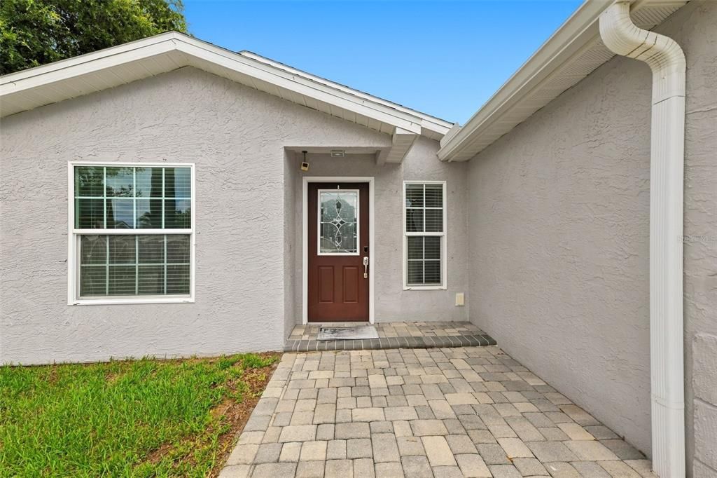 En Venta: $569,900 (4 camas, 2 baños, 1968 Pies cuadrados)
