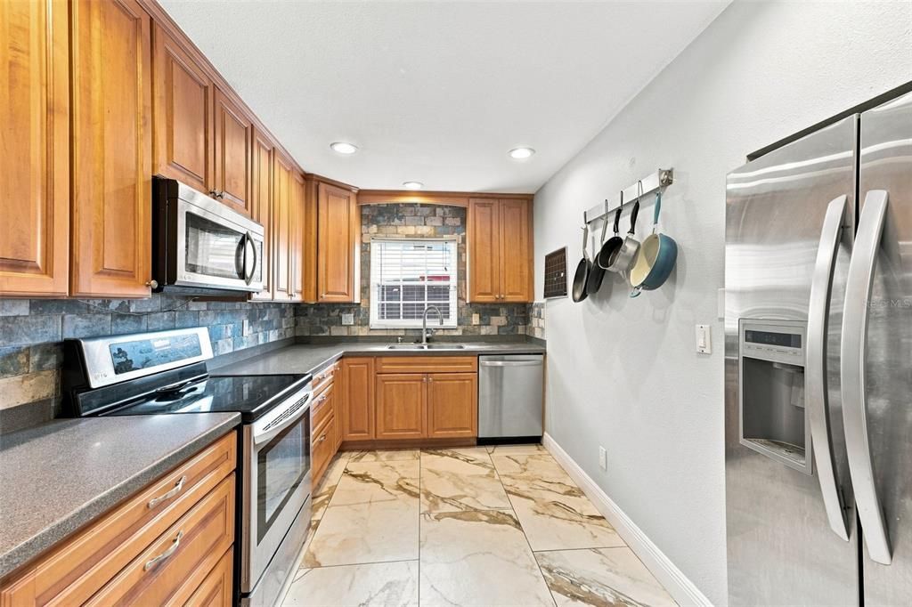 En Venta: $569,900 (4 camas, 2 baños, 1968 Pies cuadrados)