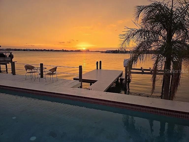 Recently Sold: $850,000 (3 beds, 2 baths, 1981 Square Feet)