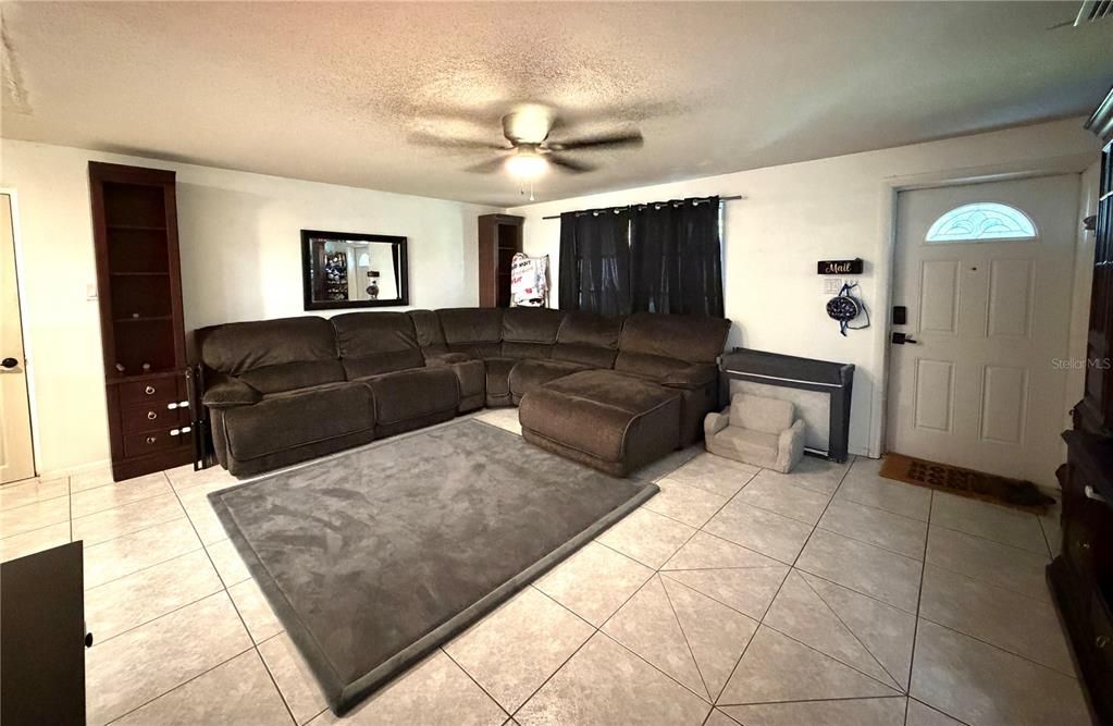 For Sale: $209,000 (3 beds, 1 baths, 1209 Square Feet)