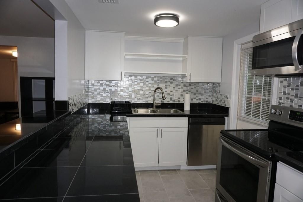 For Rent: $2,700 (4 beds, 2 baths, 1400 Square Feet)