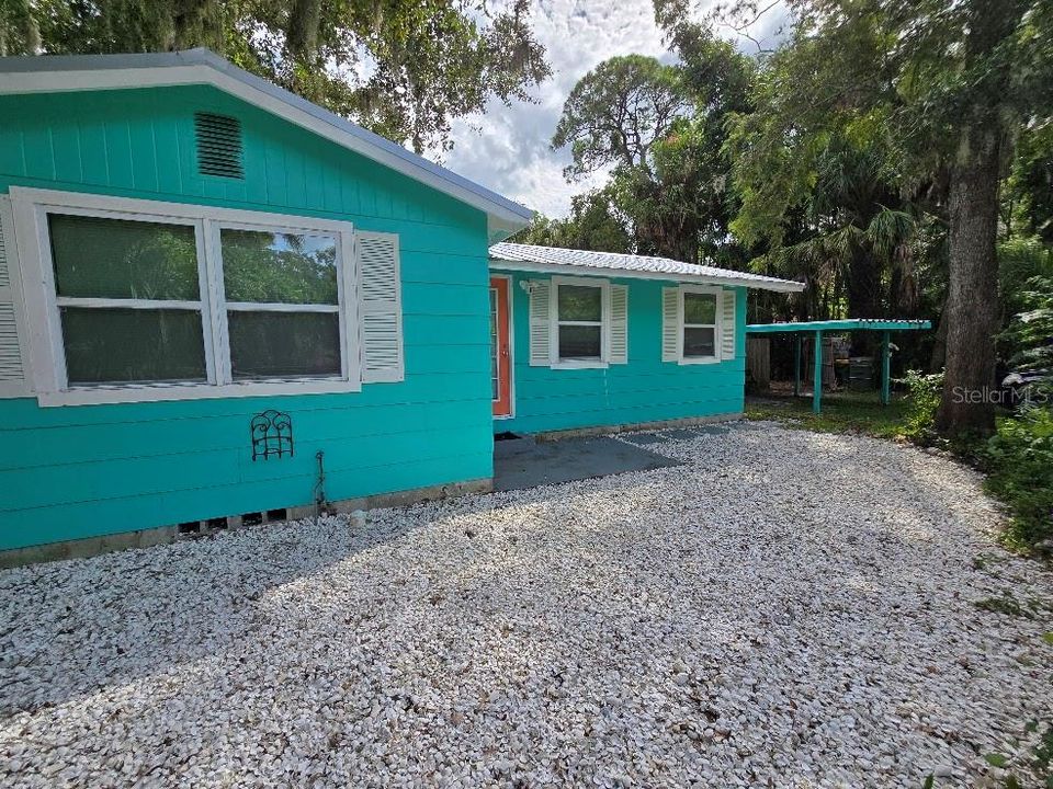 For Rent: $2,700 (4 beds, 2 baths, 1400 Square Feet)