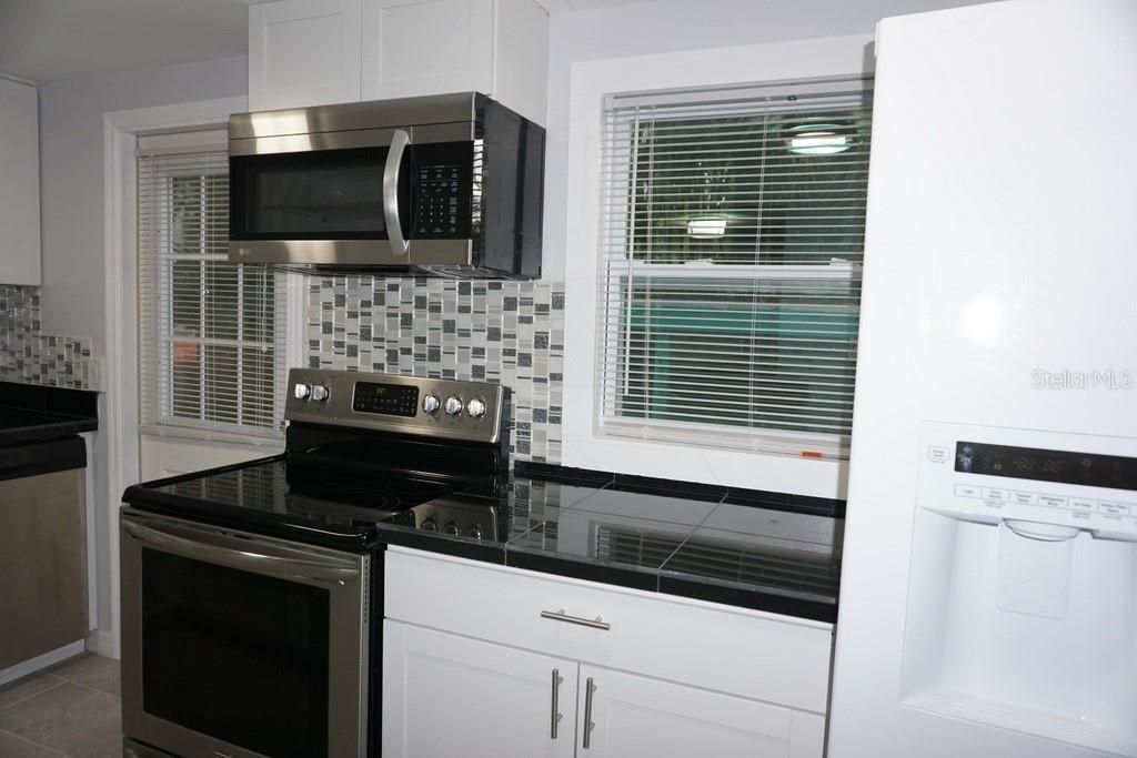 For Rent: $2,700 (4 beds, 2 baths, 1400 Square Feet)