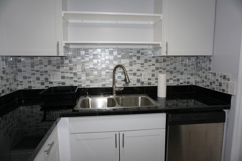 For Rent: $2,700 (4 beds, 2 baths, 1400 Square Feet)