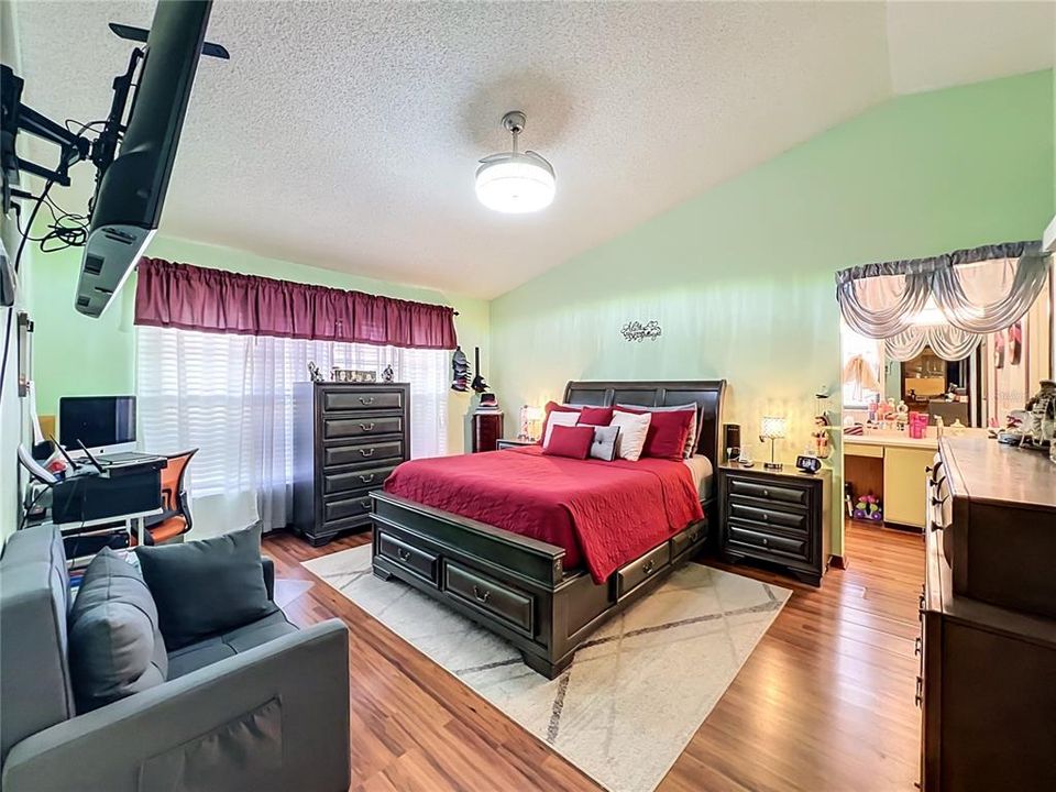 For Sale: $415,000 (3 beds, 2 baths, 1930 Square Feet)