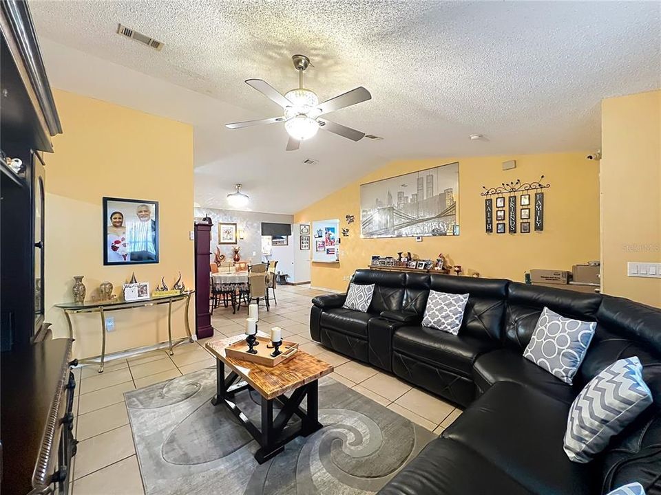 For Sale: $415,000 (3 beds, 2 baths, 1930 Square Feet)