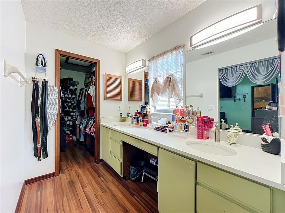 For Sale: $415,000 (3 beds, 2 baths, 1930 Square Feet)