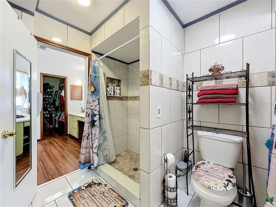 For Sale: $415,000 (3 beds, 2 baths, 1930 Square Feet)