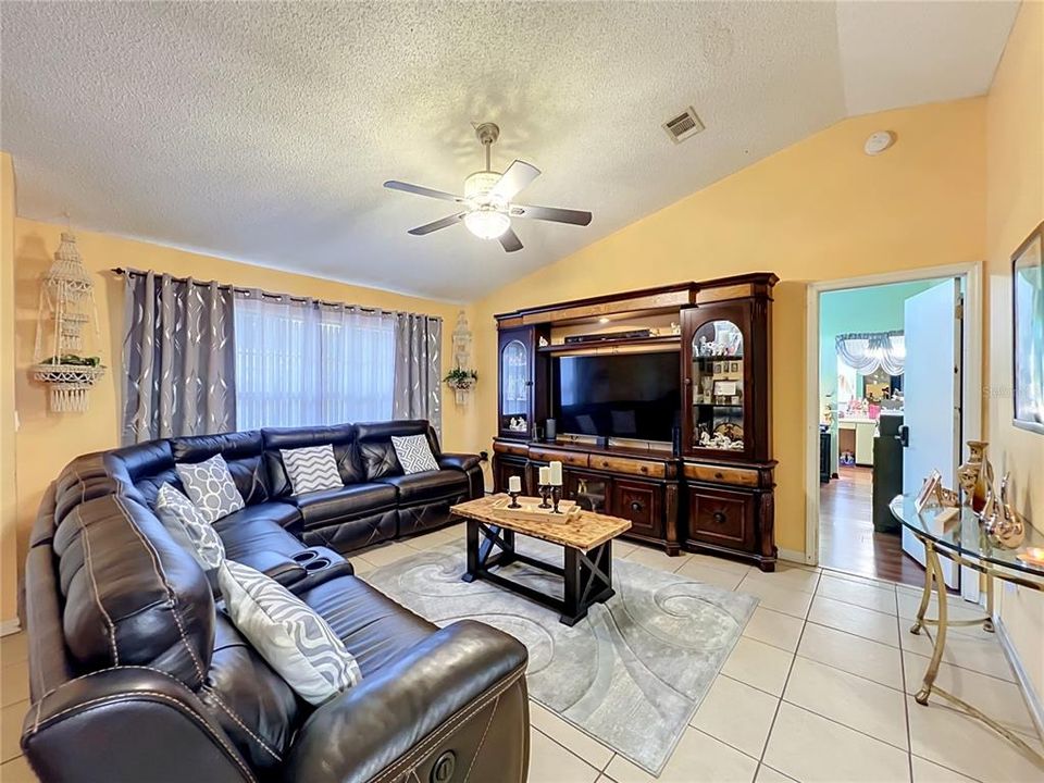 For Sale: $415,000 (3 beds, 2 baths, 1930 Square Feet)