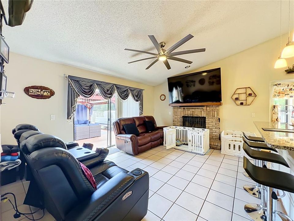 For Sale: $415,000 (3 beds, 2 baths, 1930 Square Feet)