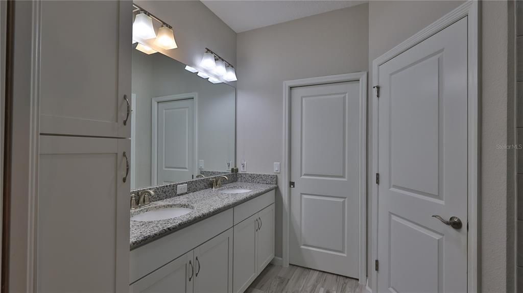 For Sale: $442,500 (2 beds, 2 baths, 1563 Square Feet)
