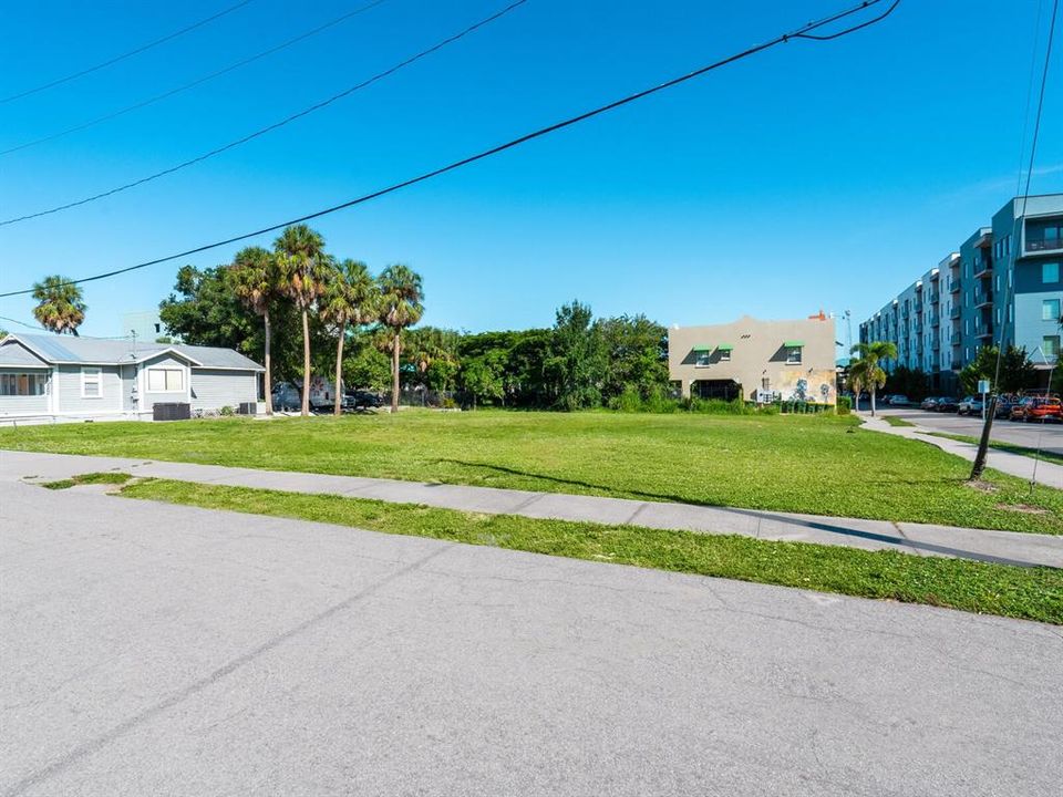 En Venta: $2,495,000 (0.31 acres)