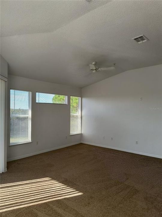For Rent: $1,295 (1 beds, 1 baths, 747 Square Feet)