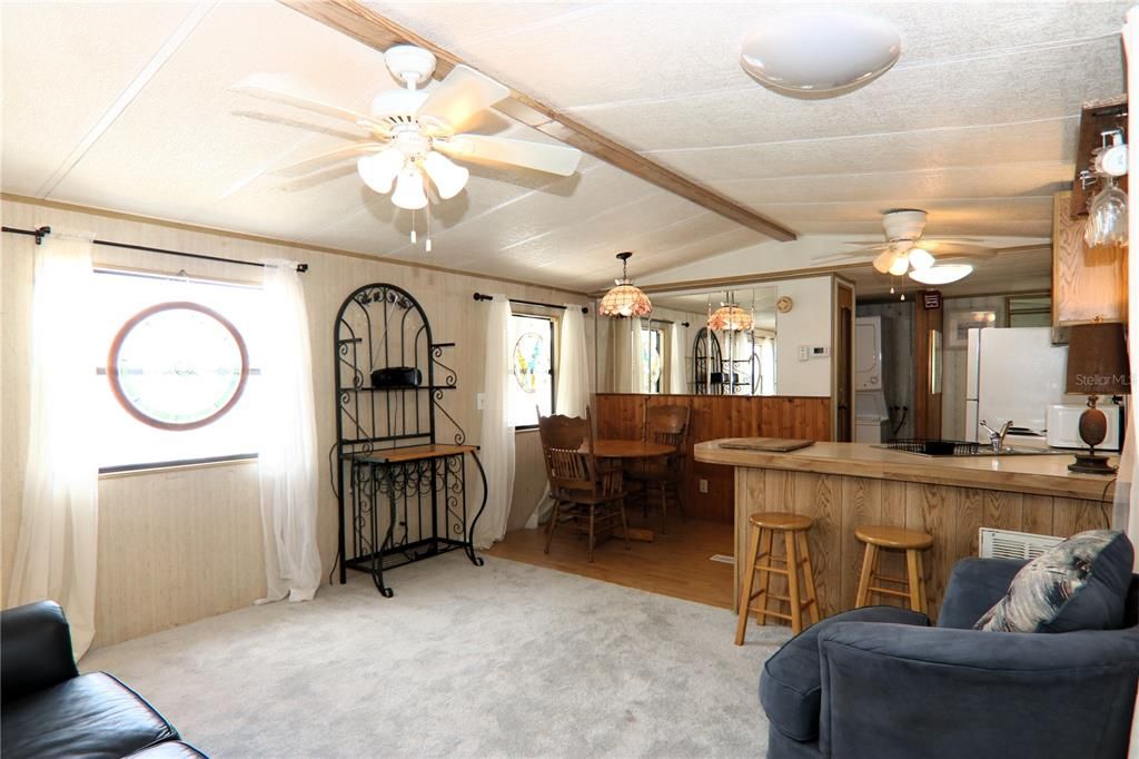 For Sale: $129,900 (2 beds, 1 baths, 629 Square Feet)