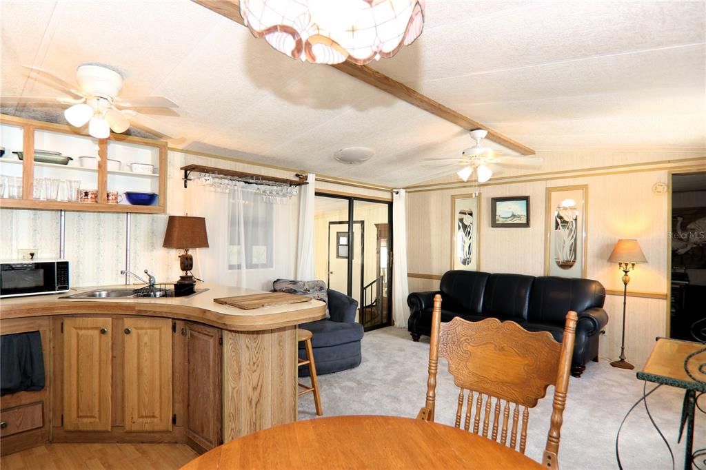 For Sale: $129,900 (2 beds, 1 baths, 629 Square Feet)