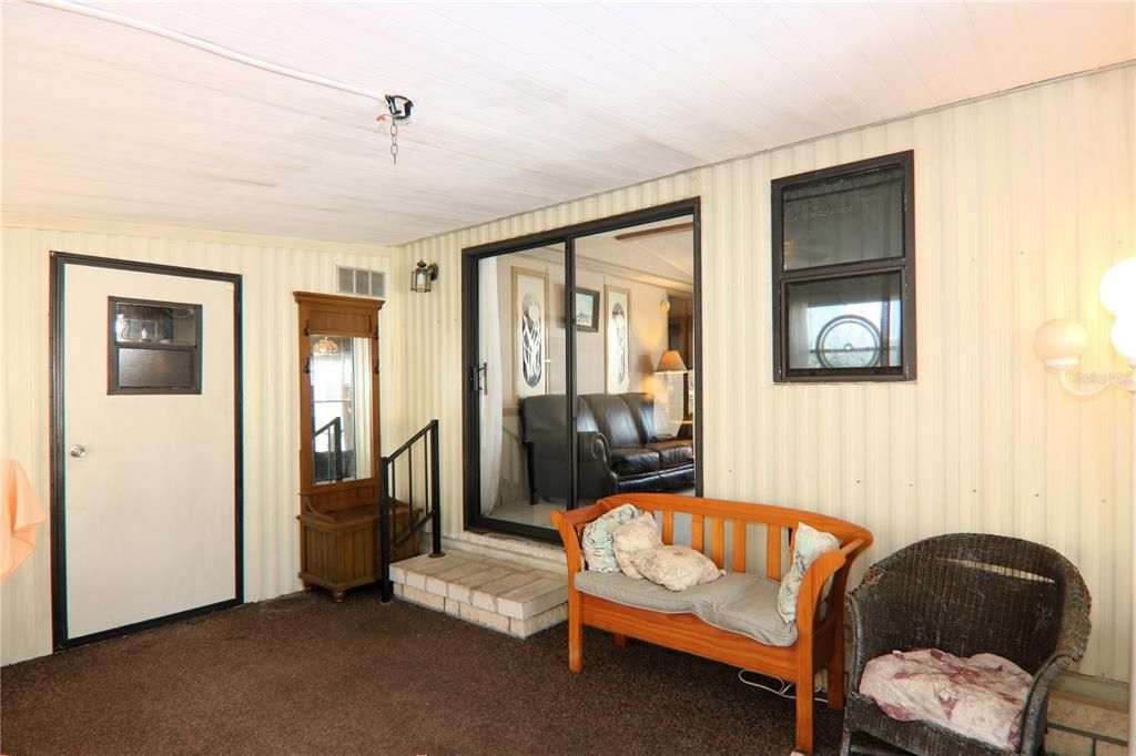 For Sale: $129,900 (2 beds, 1 baths, 629 Square Feet)