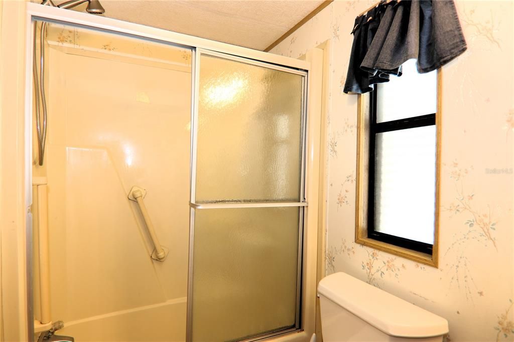 For Sale: $129,900 (2 beds, 1 baths, 629 Square Feet)
