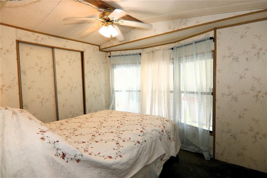 For Sale: $129,900 (2 beds, 1 baths, 629 Square Feet)