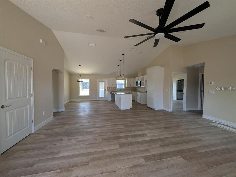 For Sale: $329,900 (3 beds, 2 baths, 1701 Square Feet)