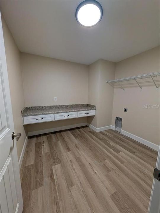 For Sale: $329,900 (3 beds, 2 baths, 1701 Square Feet)