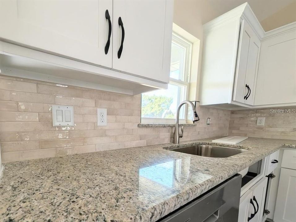 For Sale: $329,900 (3 beds, 2 baths, 1701 Square Feet)