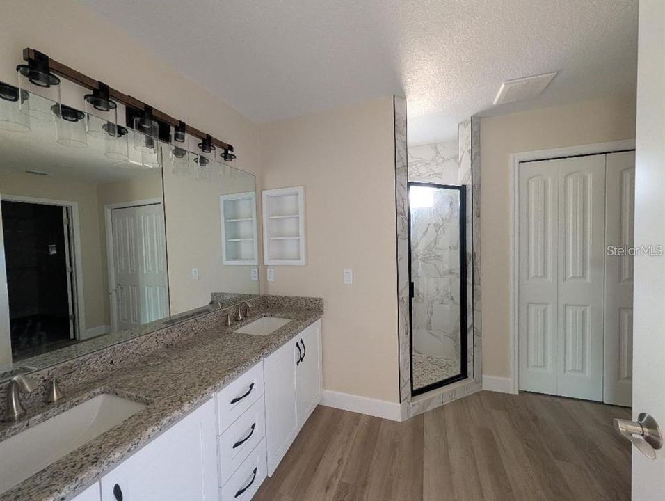 For Sale: $329,900 (3 beds, 2 baths, 1701 Square Feet)
