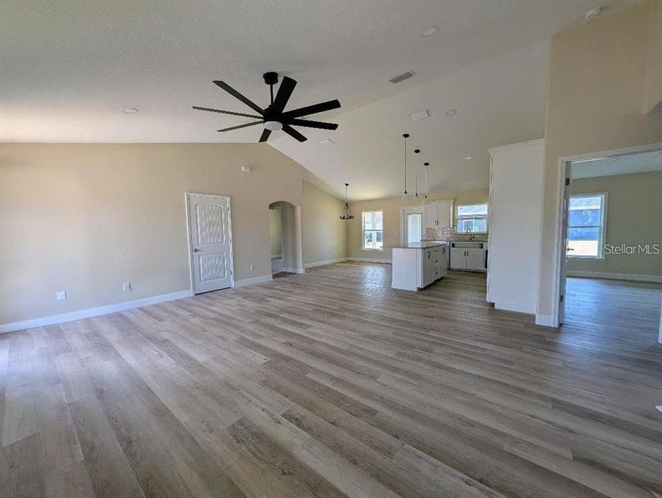 For Sale: $329,900 (3 beds, 2 baths, 1701 Square Feet)