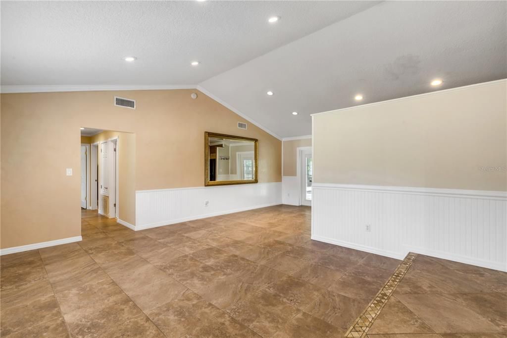 En Venta: $429,000 (3 camas, 2 baños, 1748 Pies cuadrados)