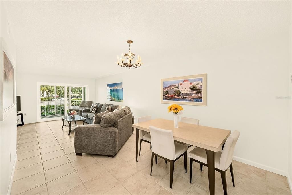 For Sale: $200,000 (2 beds, 2 baths, 1165 Square Feet)