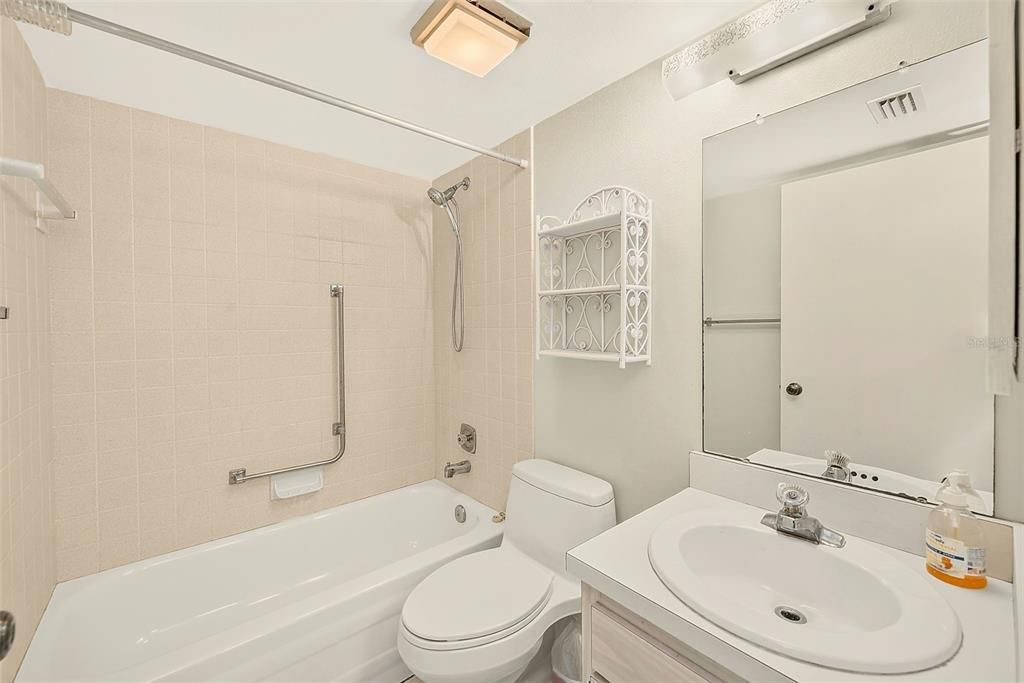 For Sale: $200,000 (2 beds, 2 baths, 1165 Square Feet)