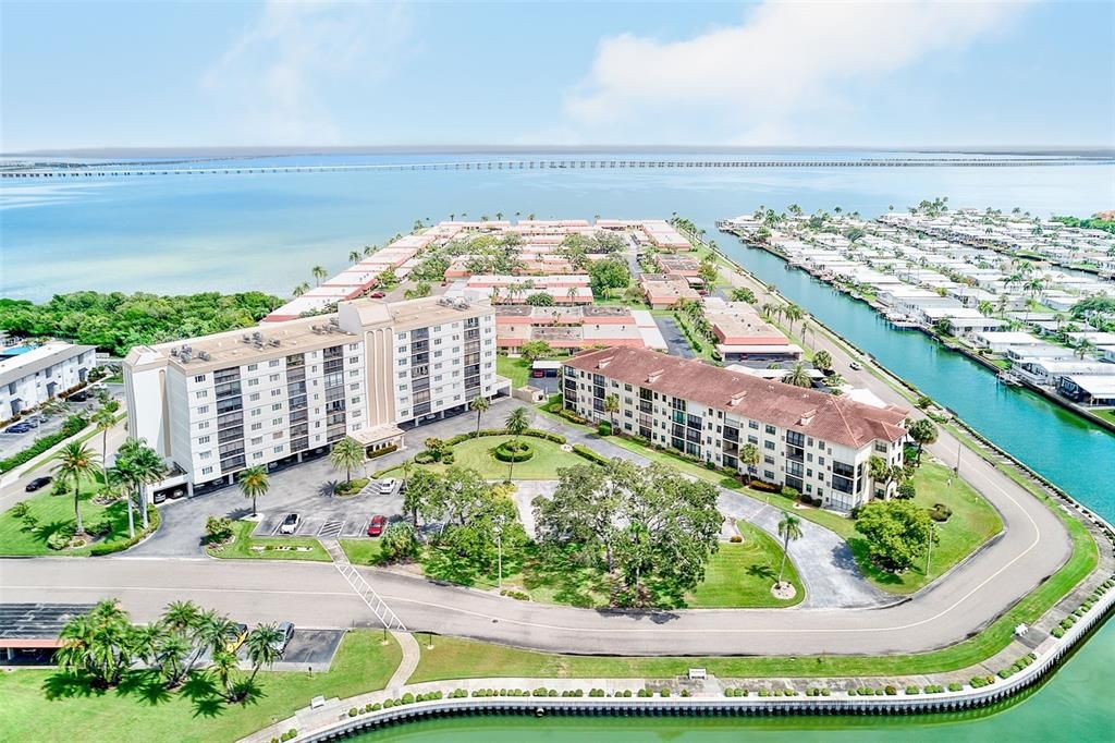 For Sale: $200,000 (2 beds, 2 baths, 1165 Square Feet)