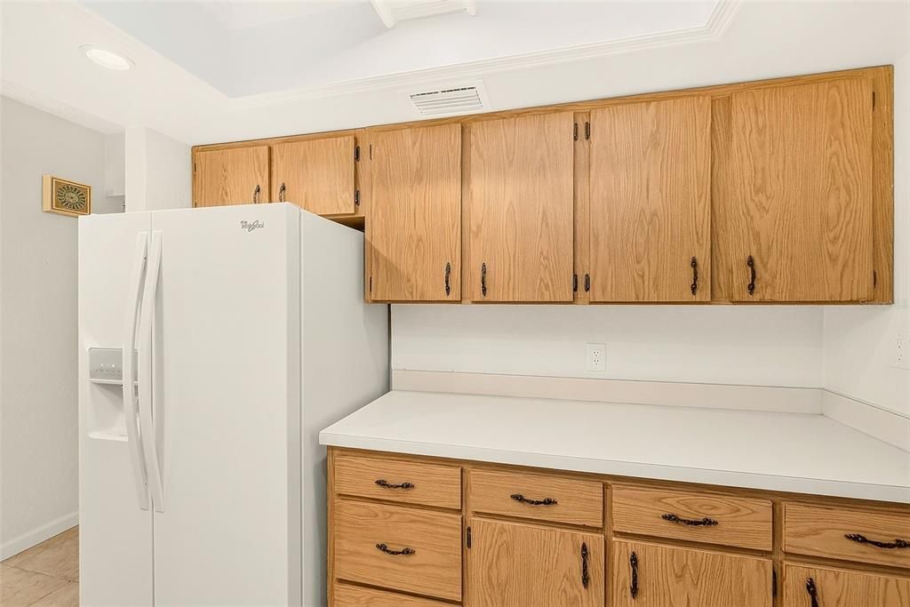 For Sale: $200,000 (2 beds, 2 baths, 1165 Square Feet)