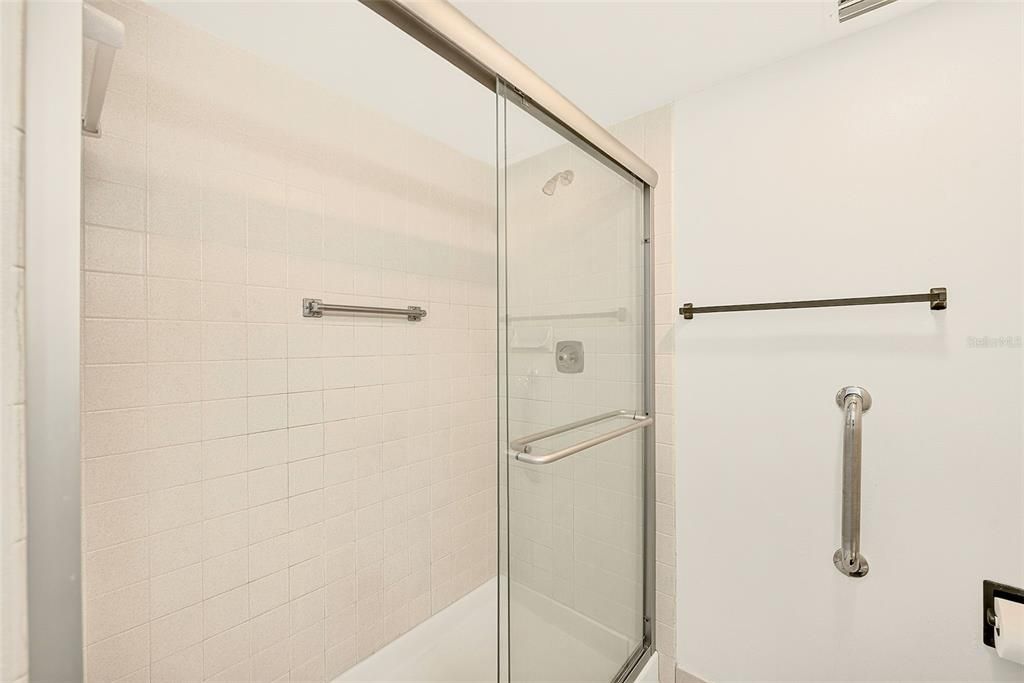 For Sale: $200,000 (2 beds, 2 baths, 1165 Square Feet)