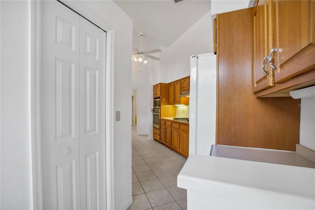 For Sale: $409,900 (3 beds, 3 baths, 2592 Square Feet)