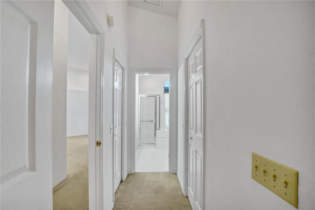 For Sale: $409,900 (3 beds, 3 baths, 2592 Square Feet)