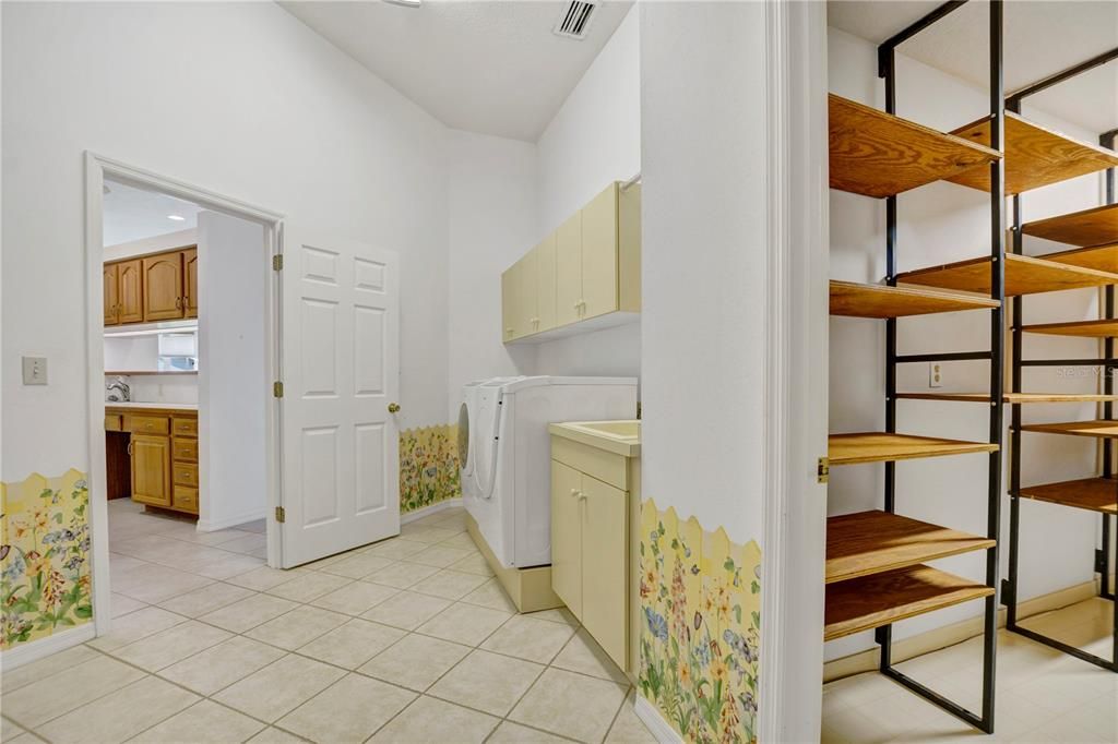 For Sale: $409,900 (3 beds, 3 baths, 2592 Square Feet)