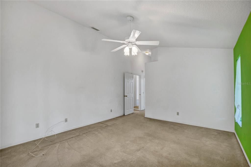 For Sale: $409,900 (3 beds, 3 baths, 2592 Square Feet)