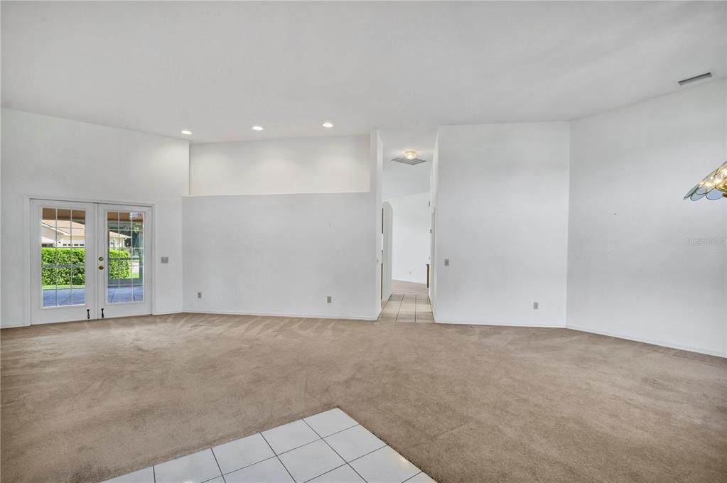 For Sale: $409,900 (3 beds, 3 baths, 2592 Square Feet)