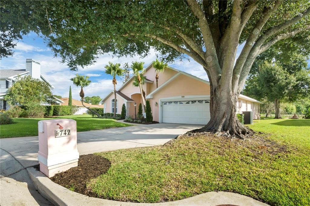 For Sale: $409,900 (3 beds, 3 baths, 2592 Square Feet)