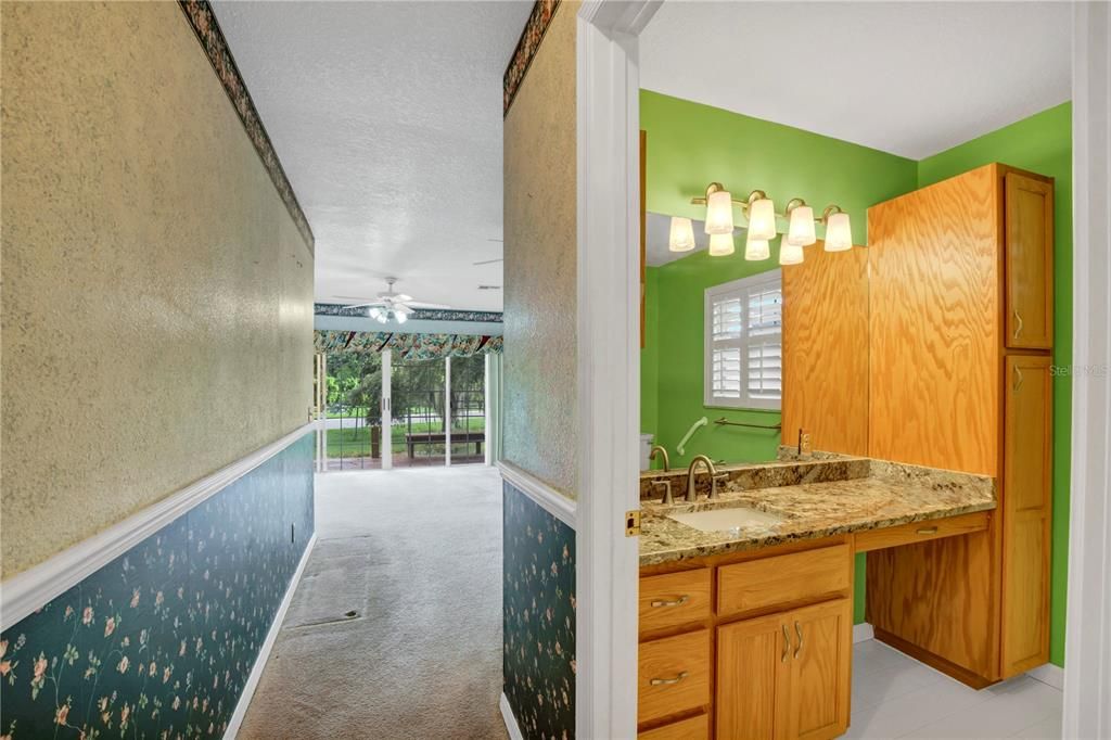 For Sale: $409,900 (3 beds, 3 baths, 2592 Square Feet)