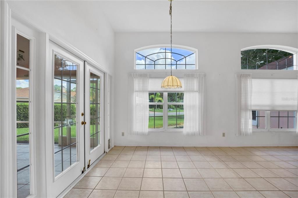 For Sale: $409,900 (3 beds, 3 baths, 2592 Square Feet)