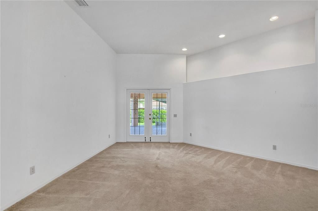 For Sale: $409,900 (3 beds, 3 baths, 2592 Square Feet)