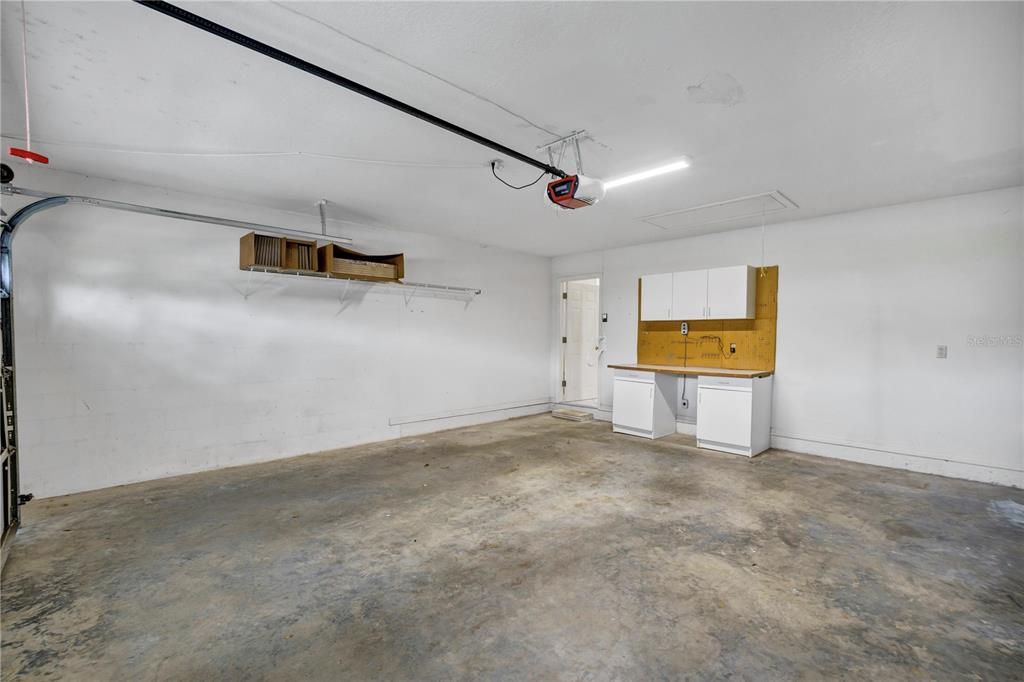 For Sale: $409,900 (3 beds, 3 baths, 2592 Square Feet)