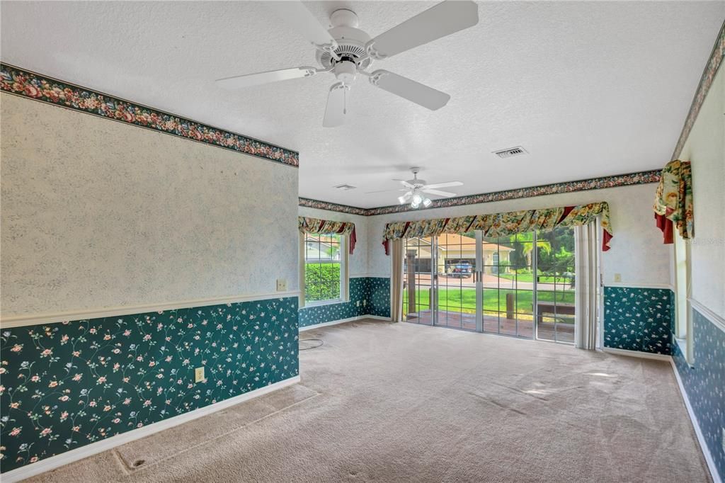 For Sale: $409,900 (3 beds, 3 baths, 2592 Square Feet)