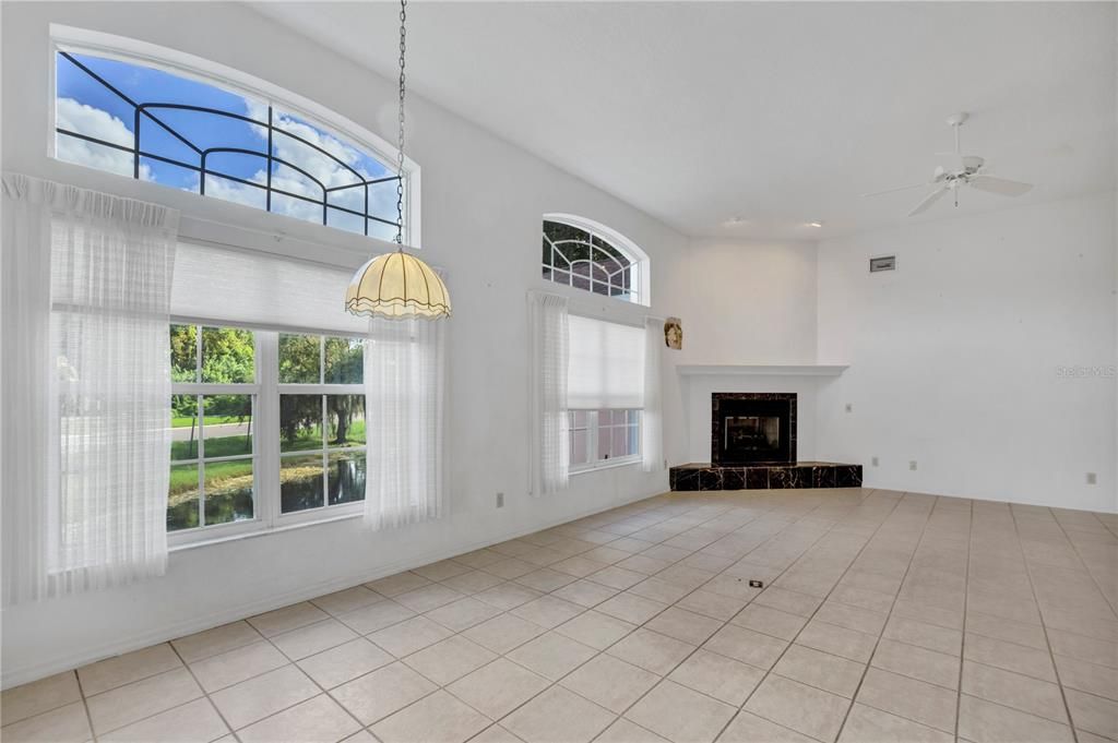 For Sale: $409,900 (3 beds, 3 baths, 2592 Square Feet)