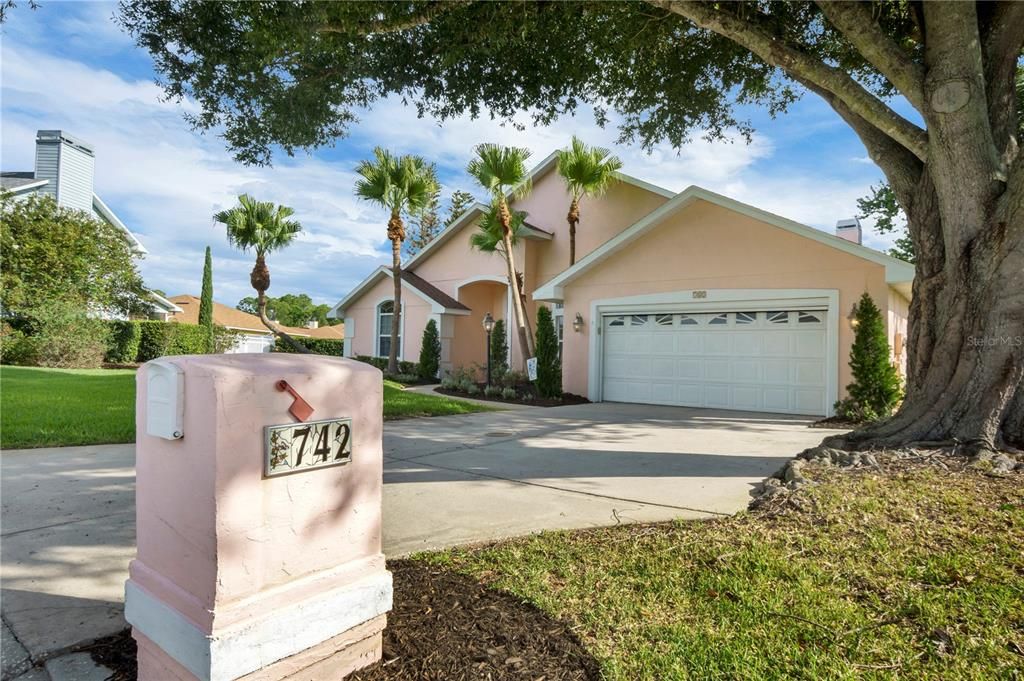 For Sale: $409,900 (3 beds, 3 baths, 2592 Square Feet)